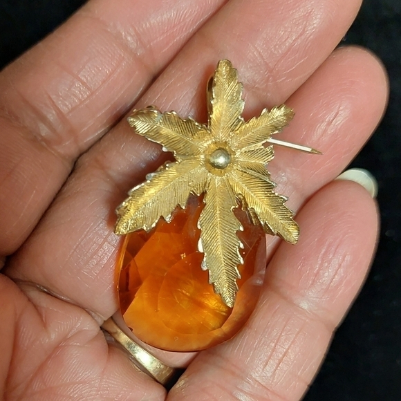 Vintage* 70s Sarah Coventry Pineapple Pendant - Picture 6 of 7